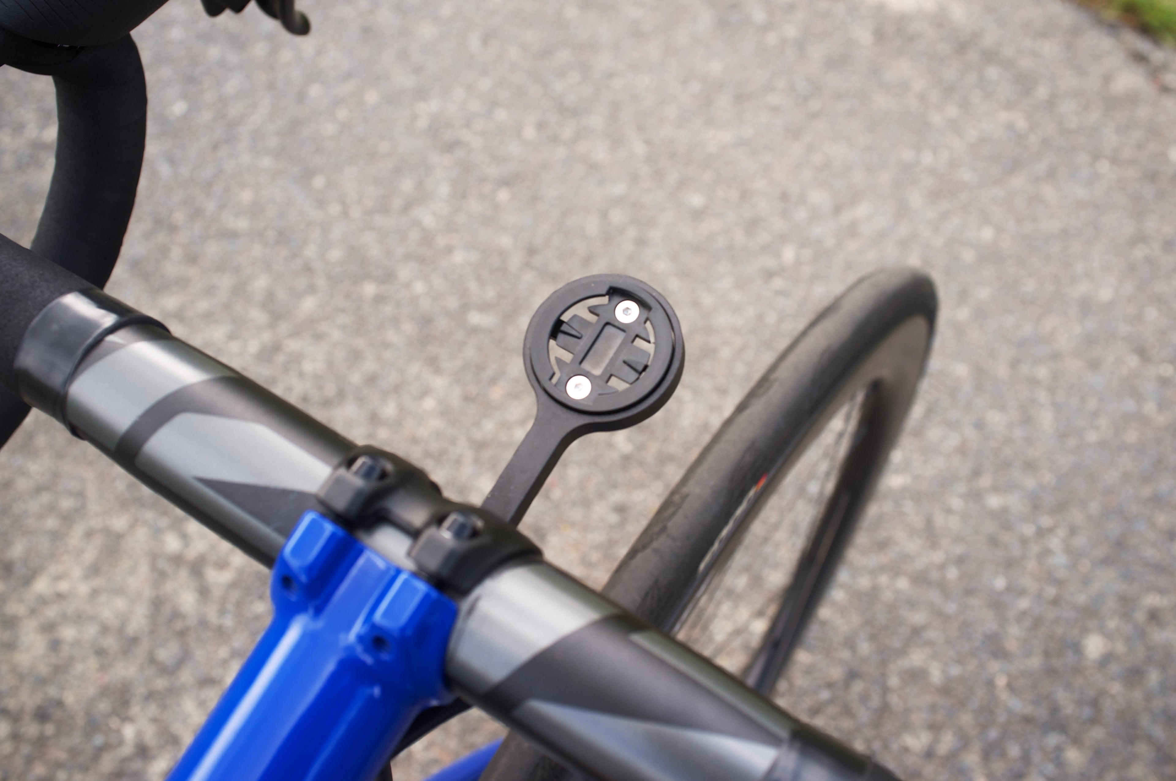 Stem with integrated out-front-mount