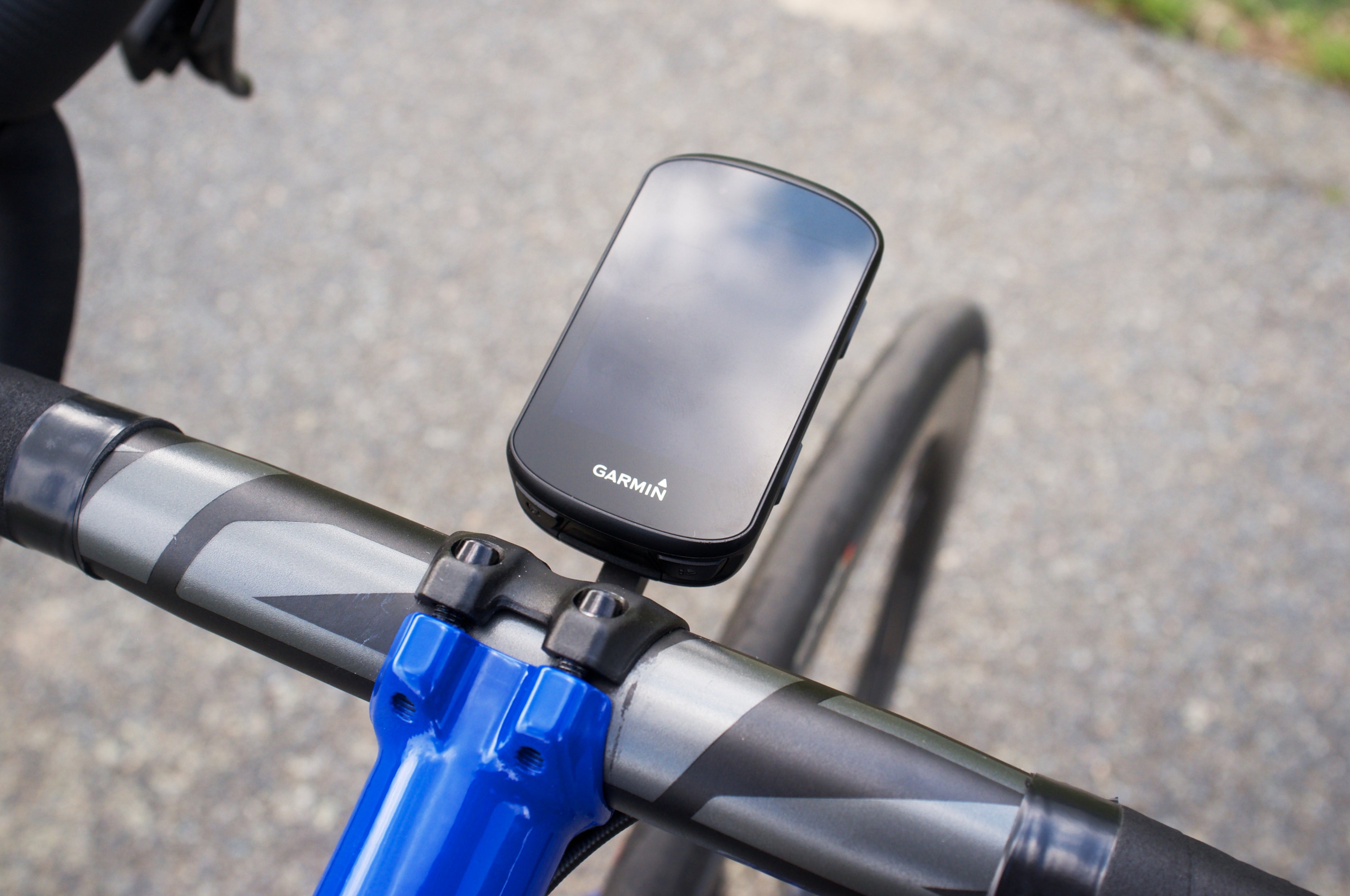 Stem with integrated out-front-mount